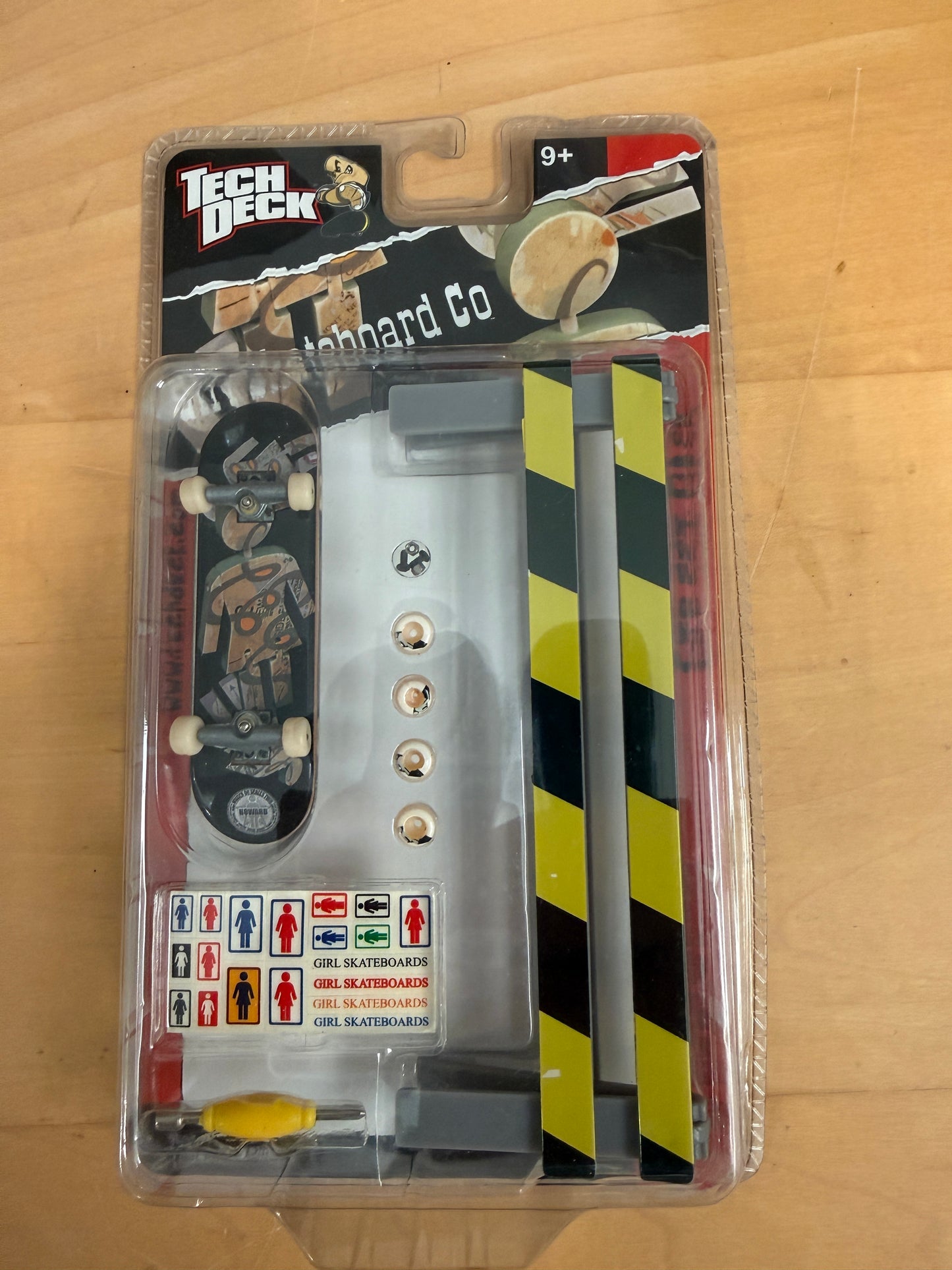 Tech Deck Girl Skateboards Rail Set – 96mm Board + Barrier – Sealed Vintage Set